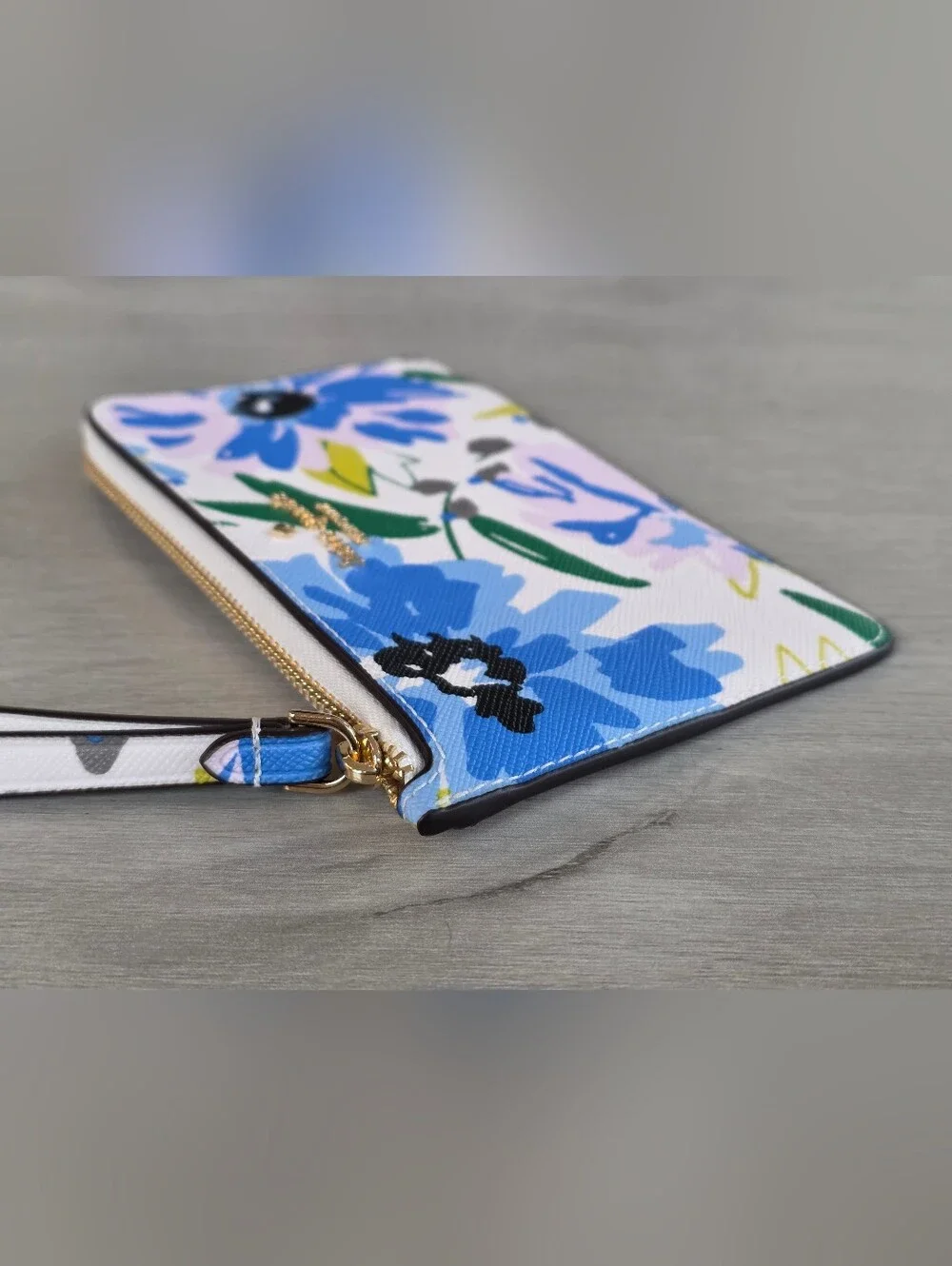 kate spade Lucy Floral L-Zip Wristlet